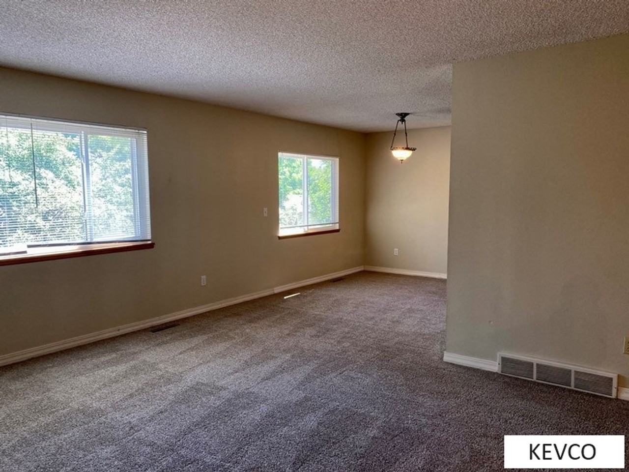 1000 Timber Ln - Photo 3 of 27