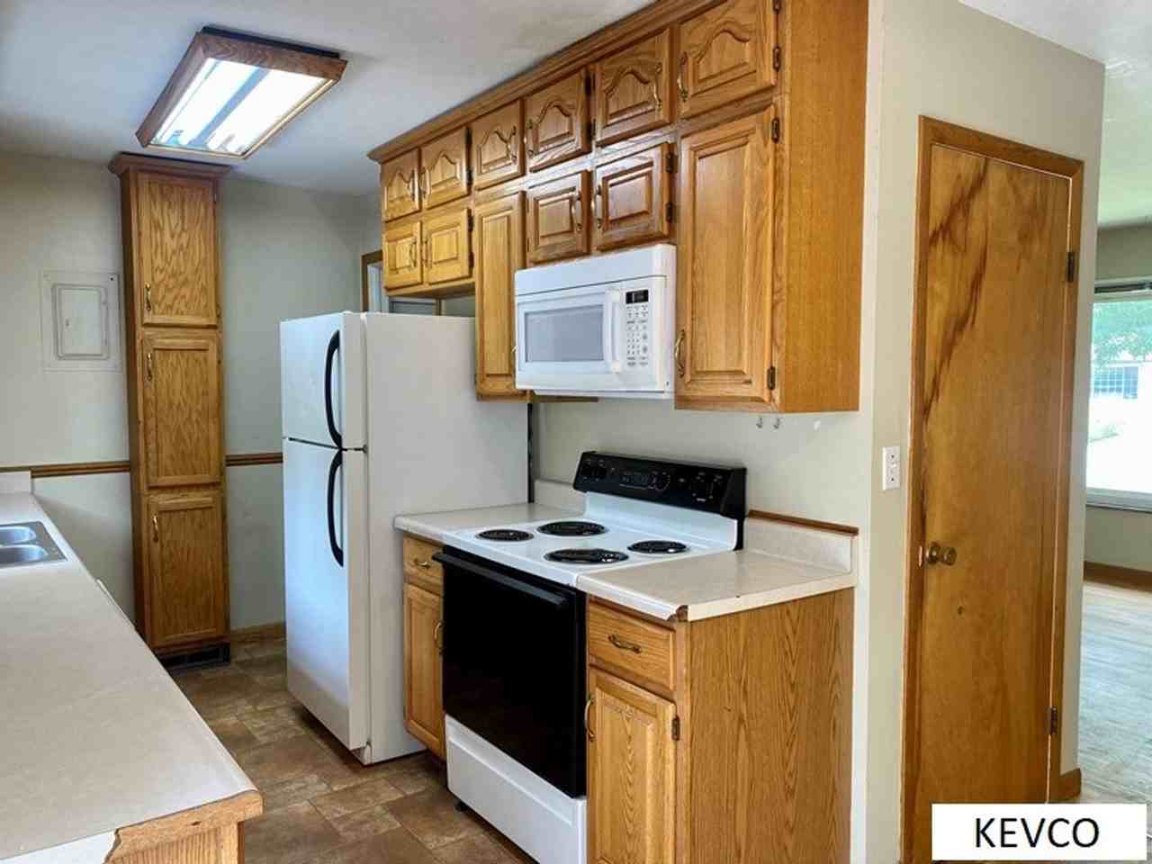 1200 Hillcrest Dr - Photo 6 of 28