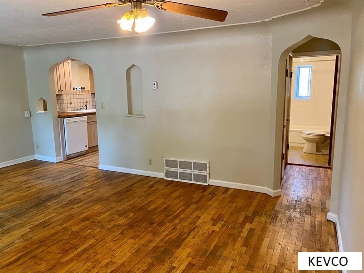 616 Sycamore St - Photo 3 of 13