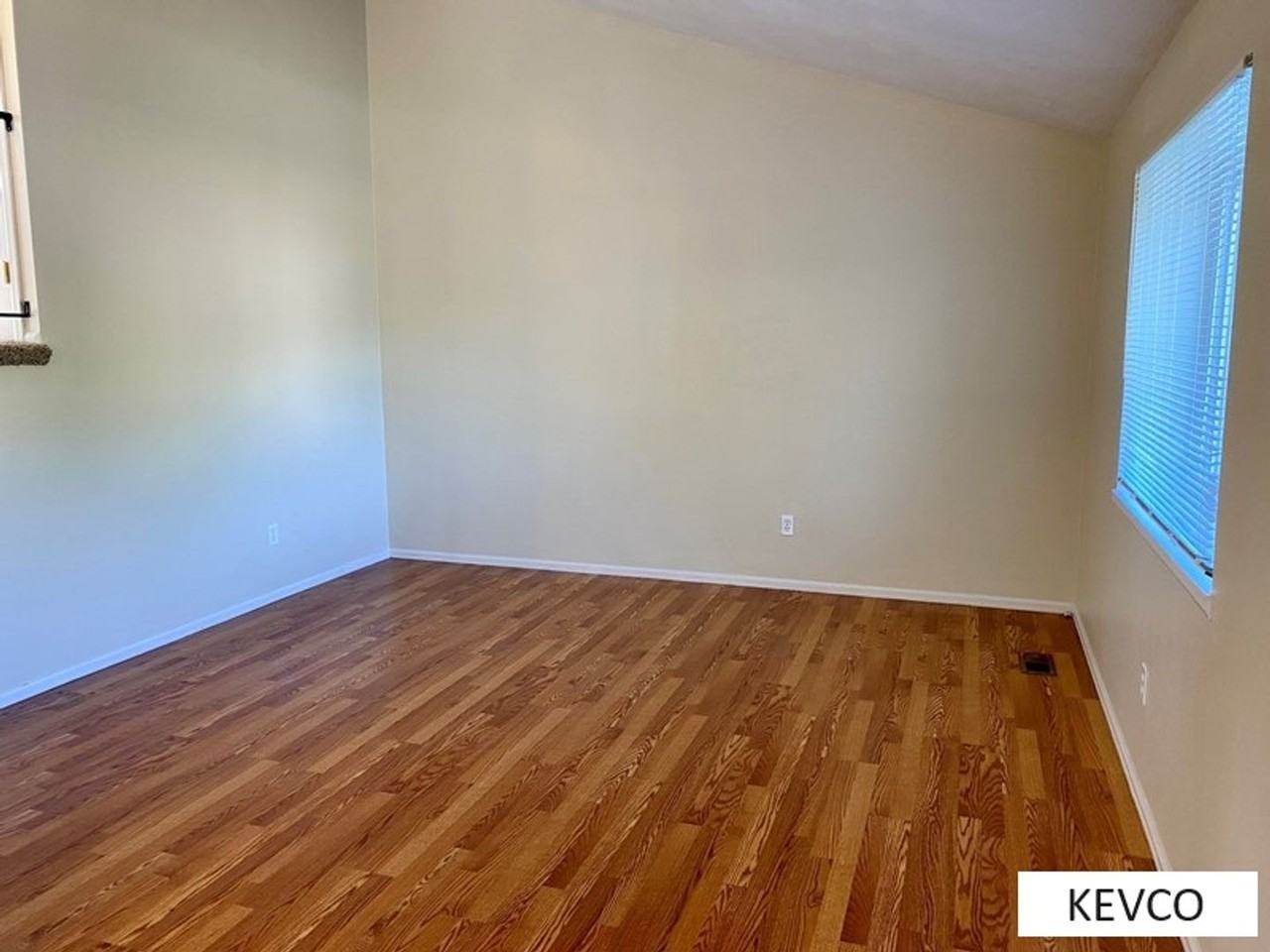 3207 Laredo Ln - Photo 3 of 22