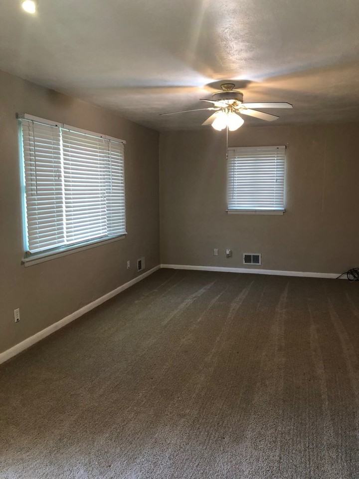844 Hopwood Ln - Photo 3 of 16