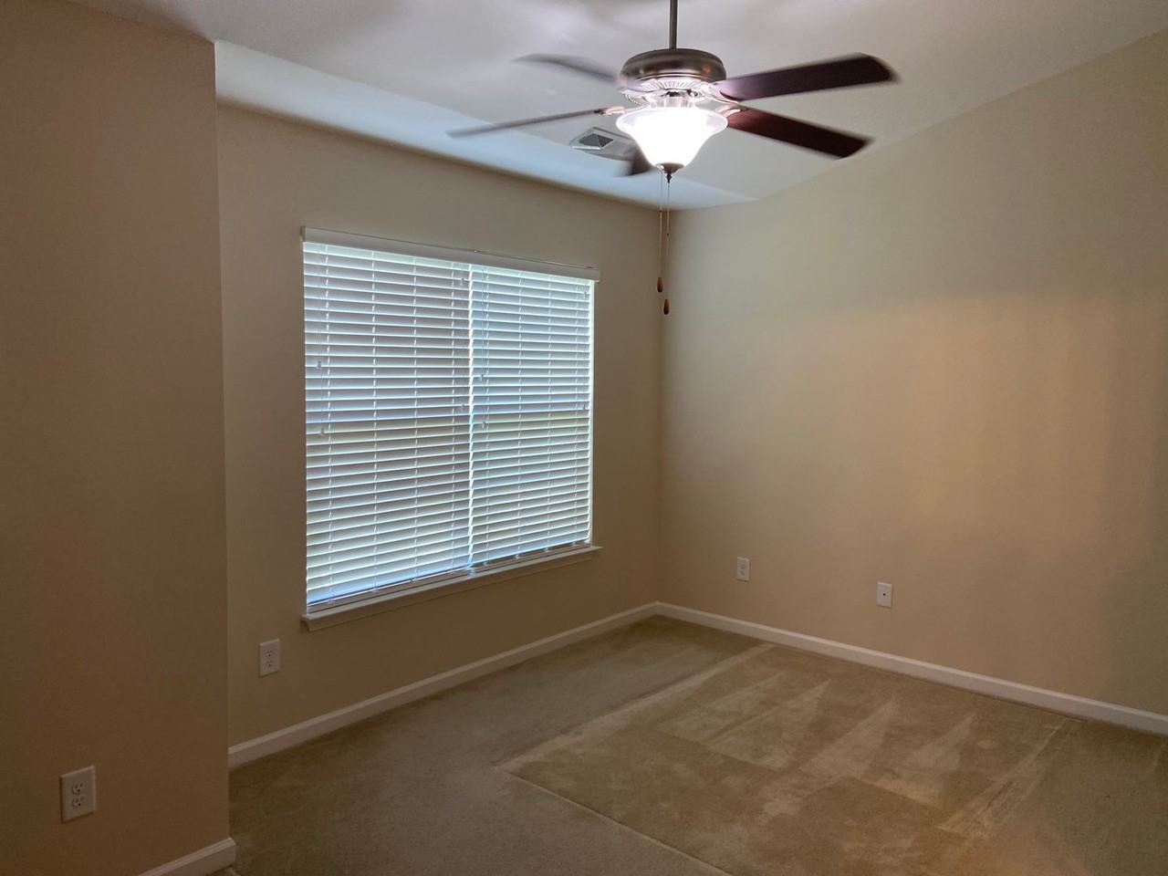 1050 Kelso Ln - Photo 7 of 9