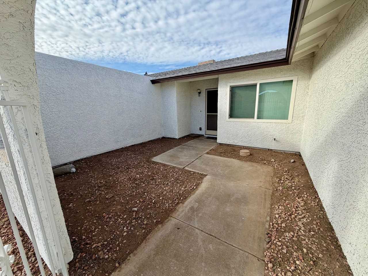 525 Close Ave - Photo 3 of 21