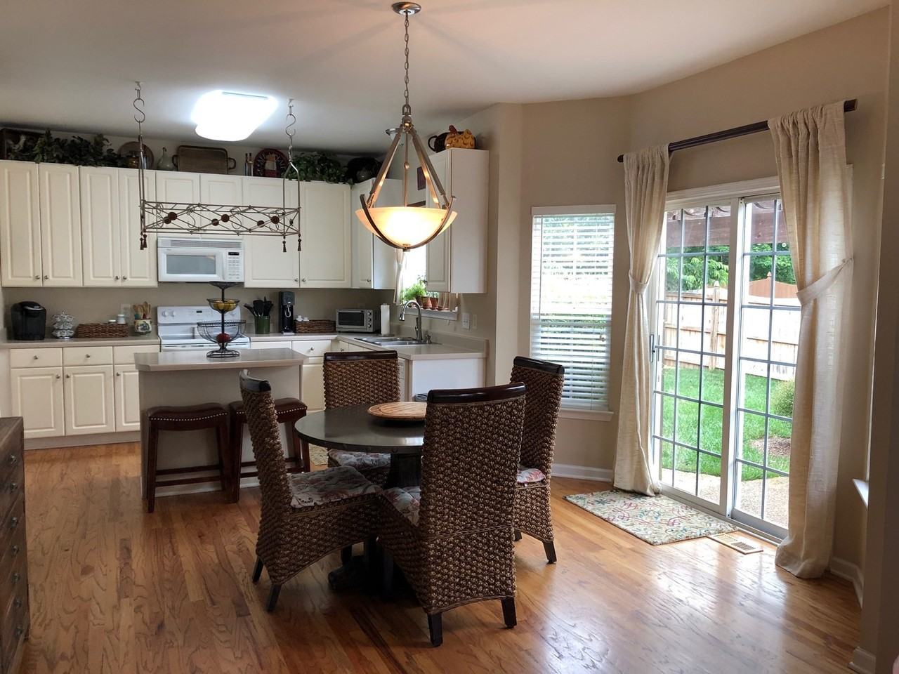 1504 Towne Park Ln - Photo 4 of 16