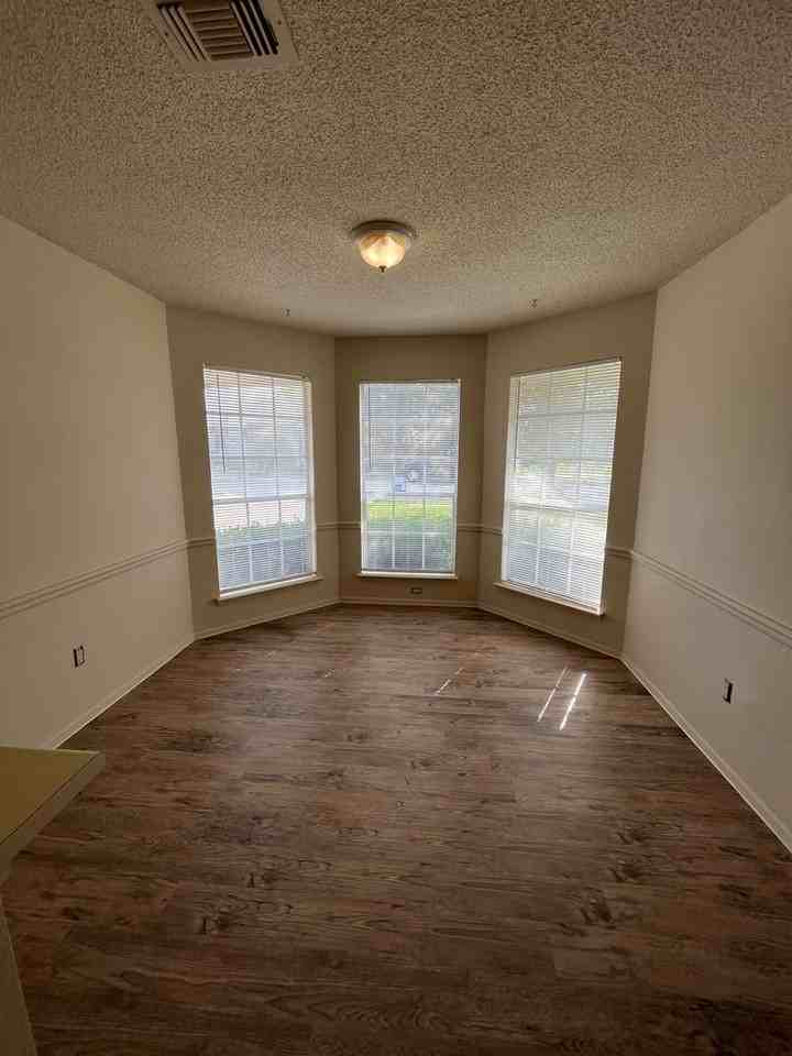 16900 Village Oak Loop - Photo 5 of 20