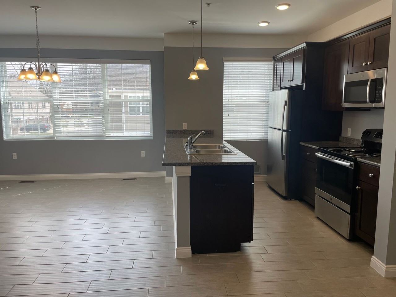 54177 Bay Point Dr - Photo 4 of 36