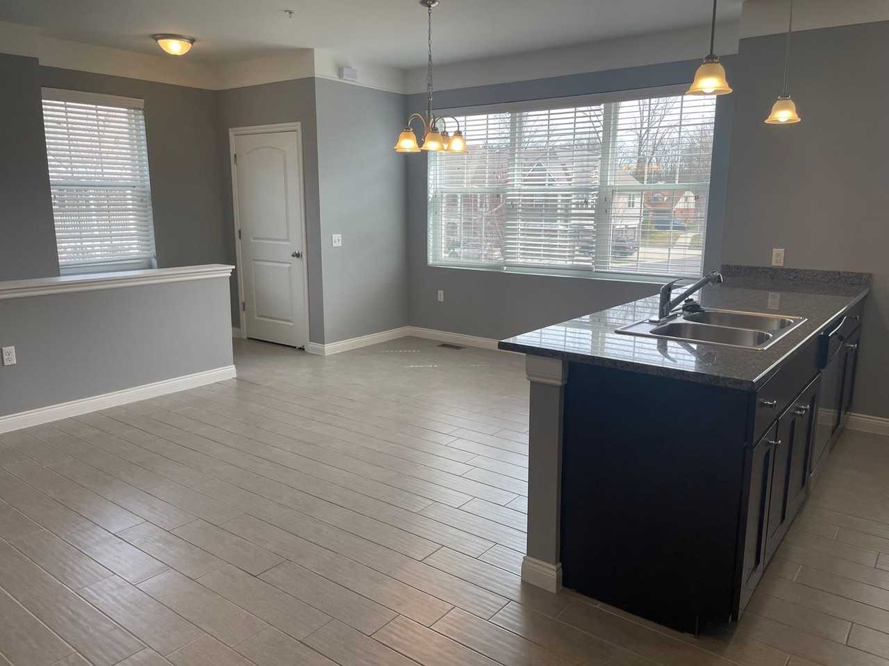 54177 Bay Point Dr - Photo 5 of 36