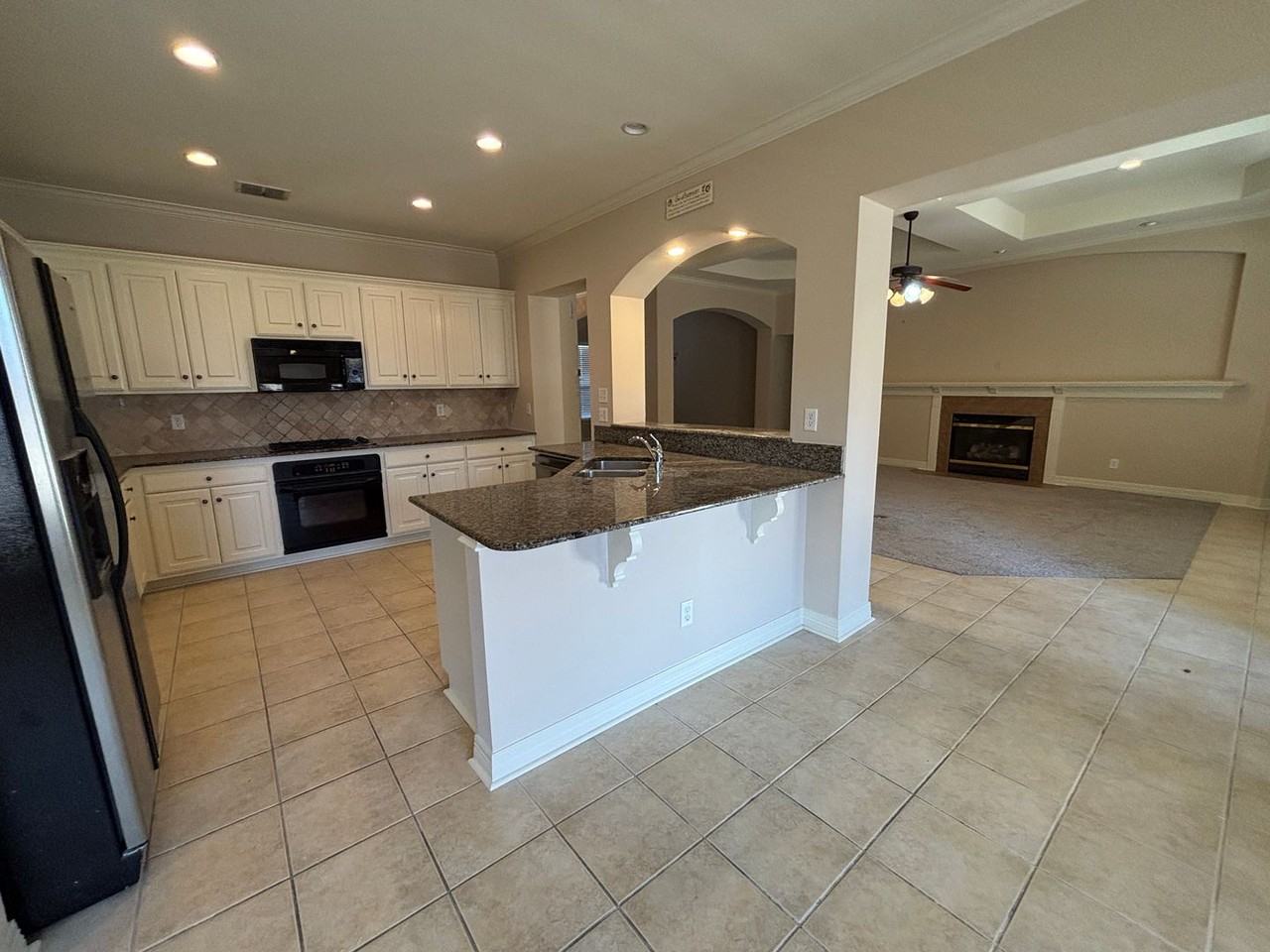 115 Hallette Dr - Photo 2 of 21