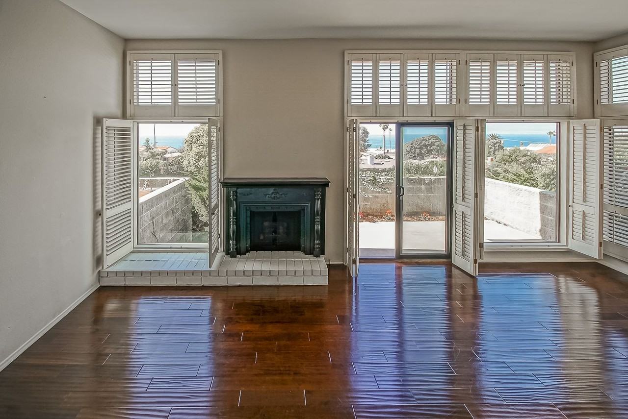 408 Palos Verdes Blvd - Photo 7 of 40