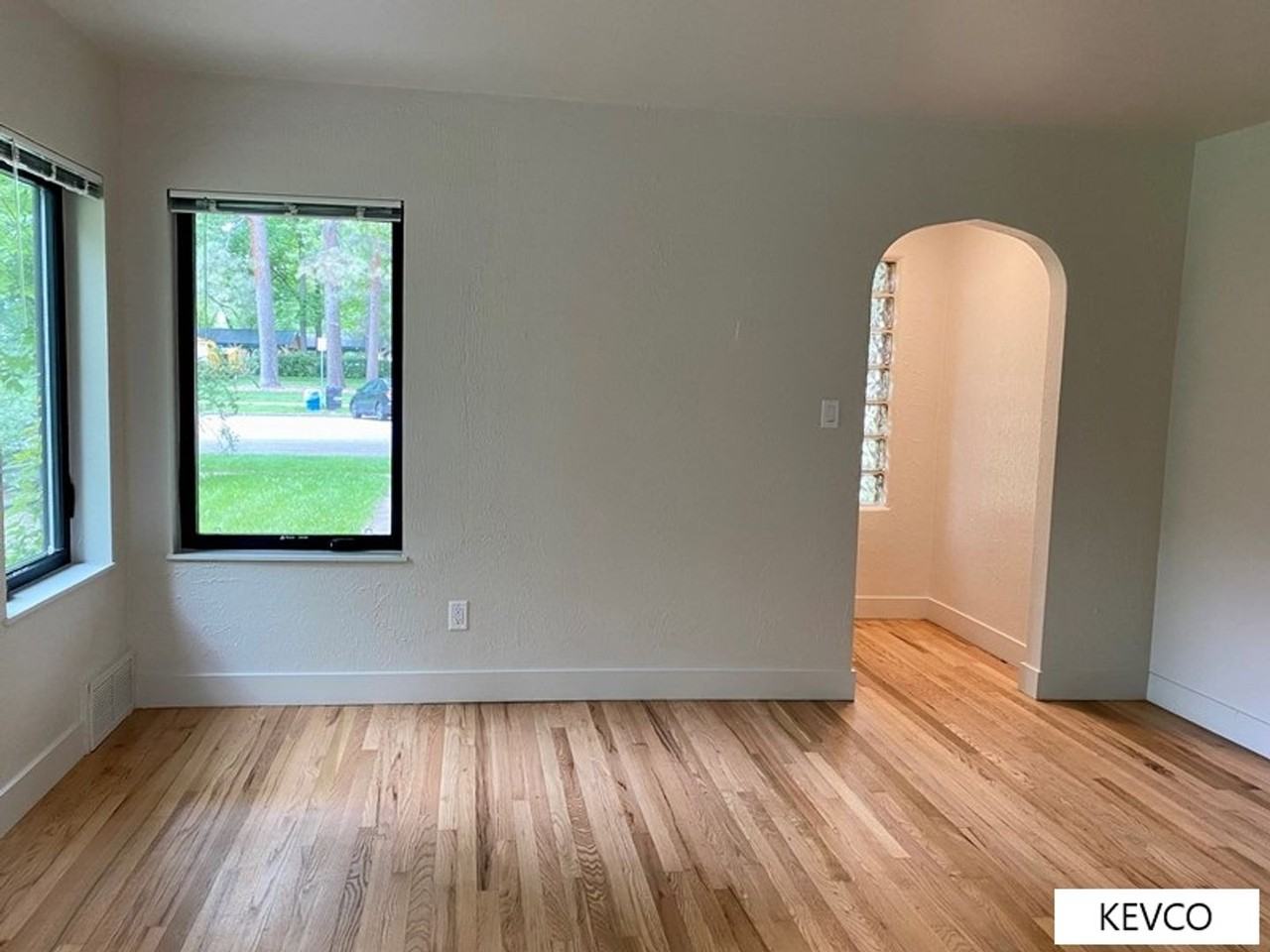 1528 W Oak St - Photo 2 of 20