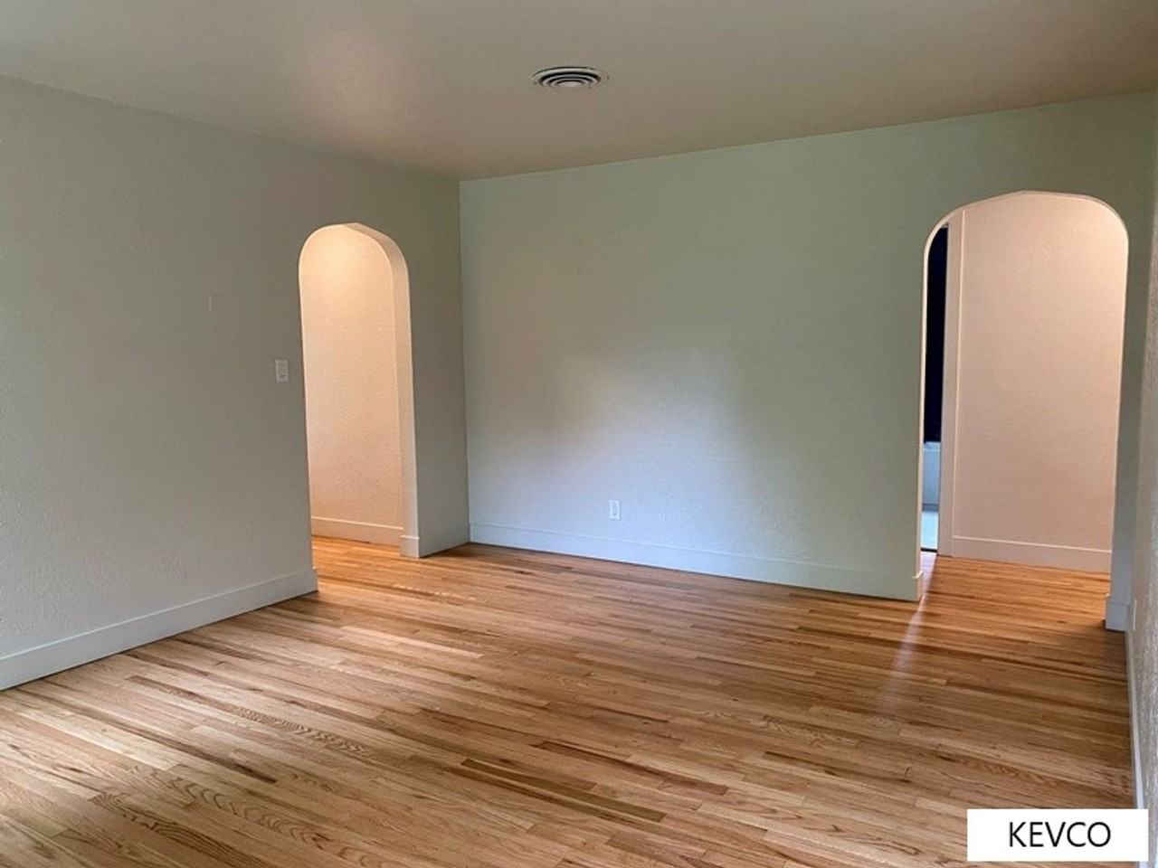 1528 W Oak St - Photo 4 of 20