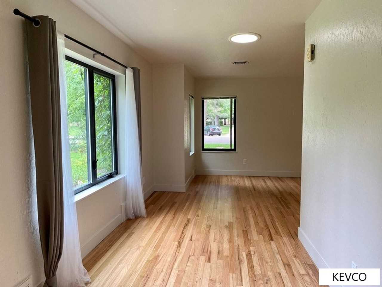 1528 W Oak St - Photo 5 of 20