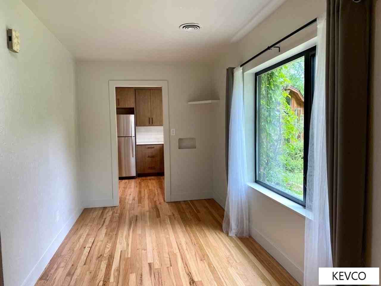 1528 W Oak St - Photo 6 of 20