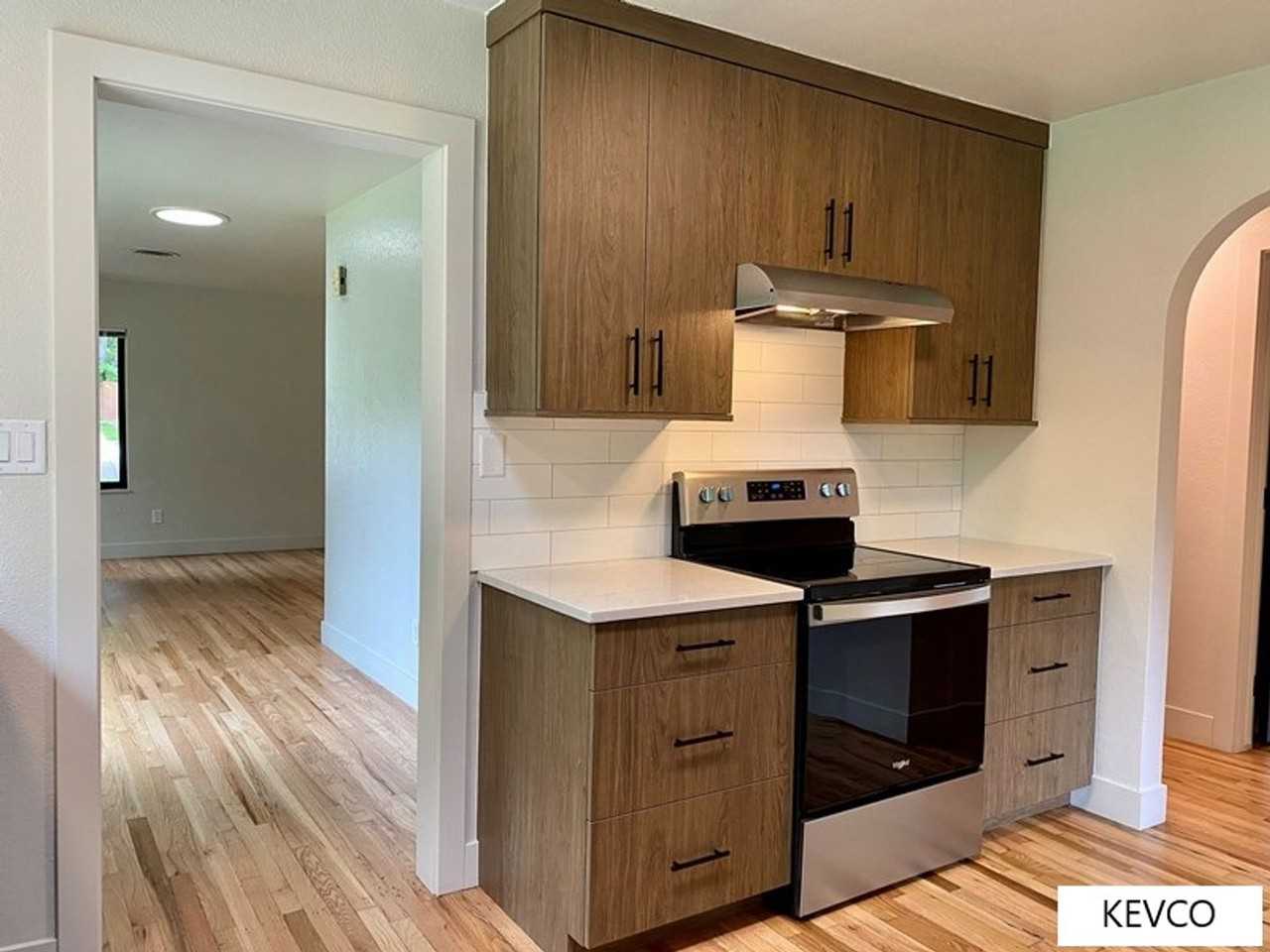 1528 W Oak St - Photo 7 of 20