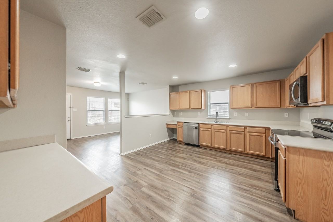 900 Grant St - Photo 3 of 41