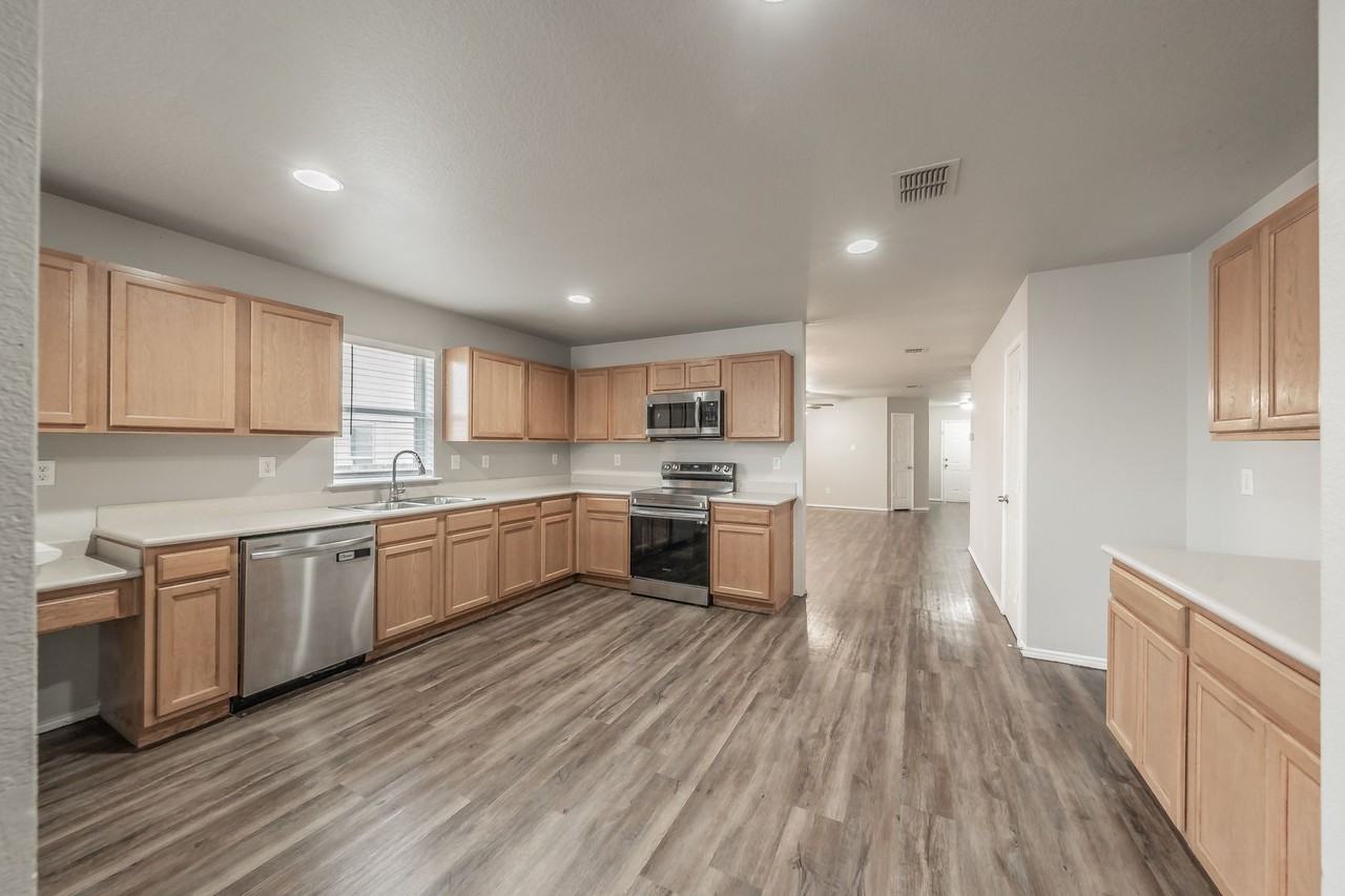 900 Grant St - Photo 5 of 41