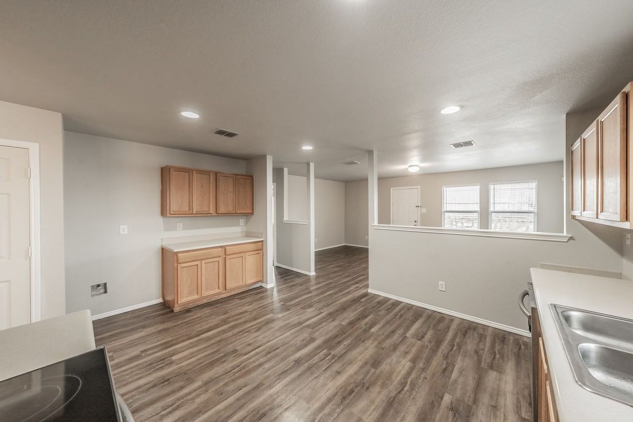 900 Grant St - Photo 7 of 41