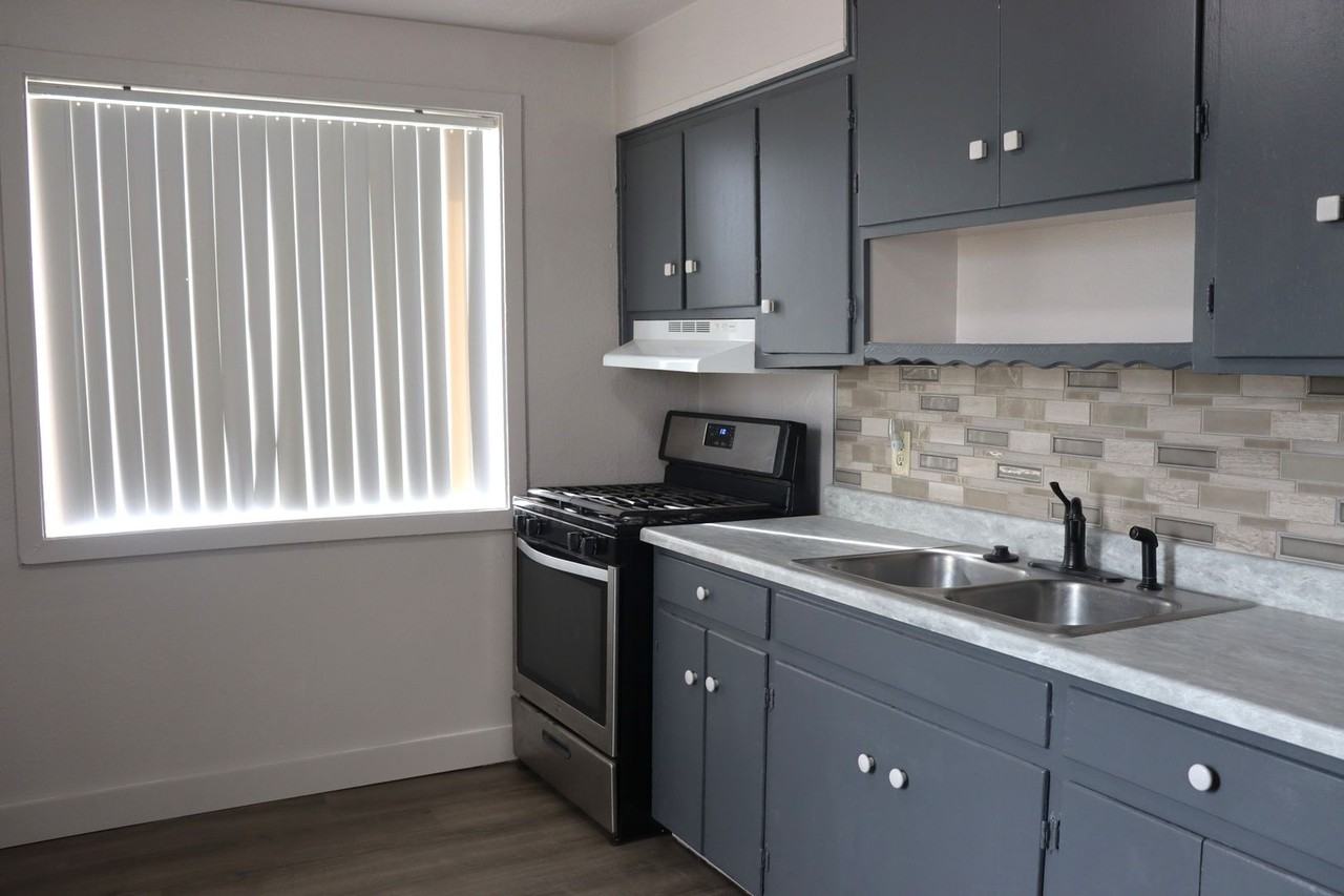 540 Graham Dr - Photo 5 of 16