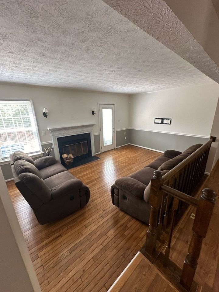 1709 Chesterfield Sq - Photo 5 of 19