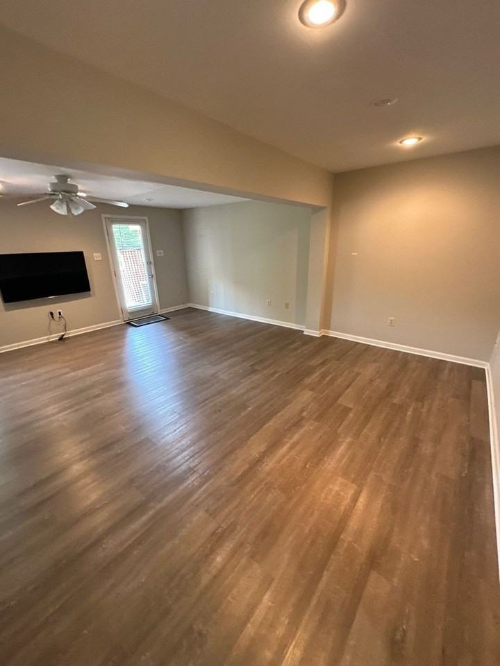 1709 Chesterfield Sq - Photo 6 of 19