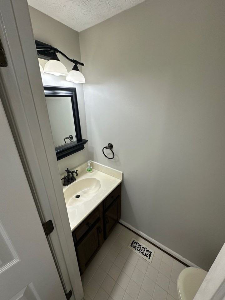 1709 Chesterfield Sq - Photo 7 of 19