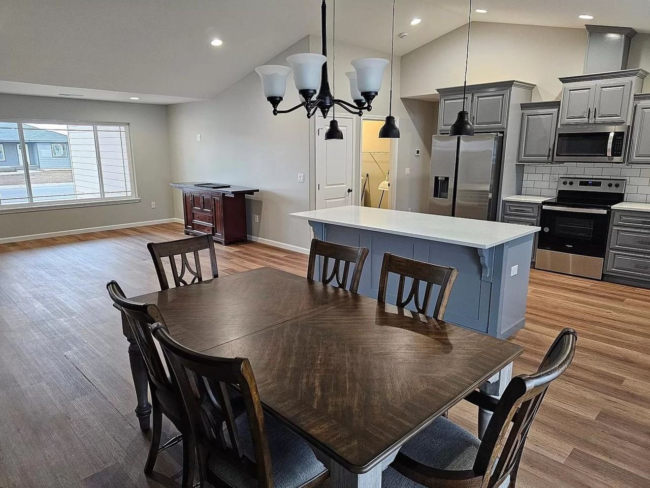 2393 Pacific St - Photo 2 of 12