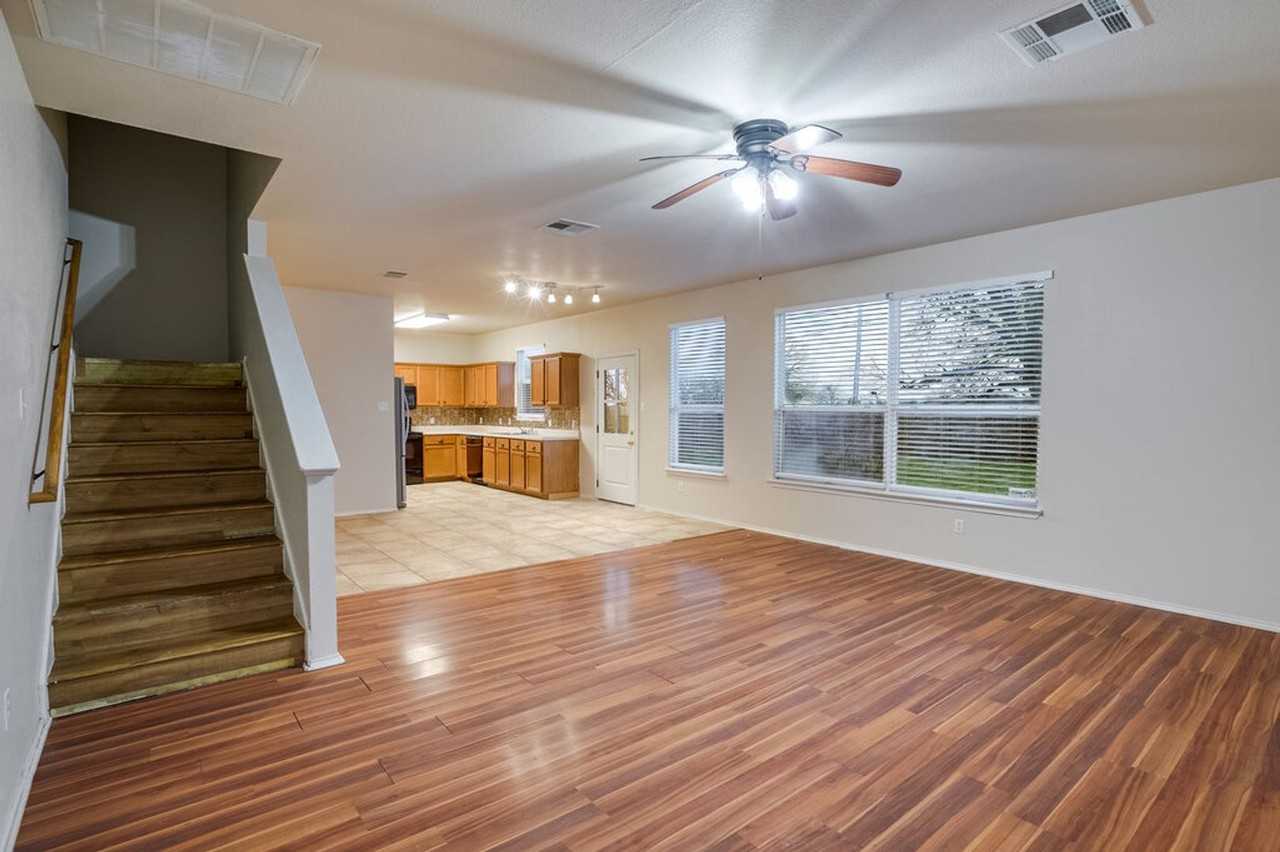 201 Creek Ledge Dr - Photo 6 of 20