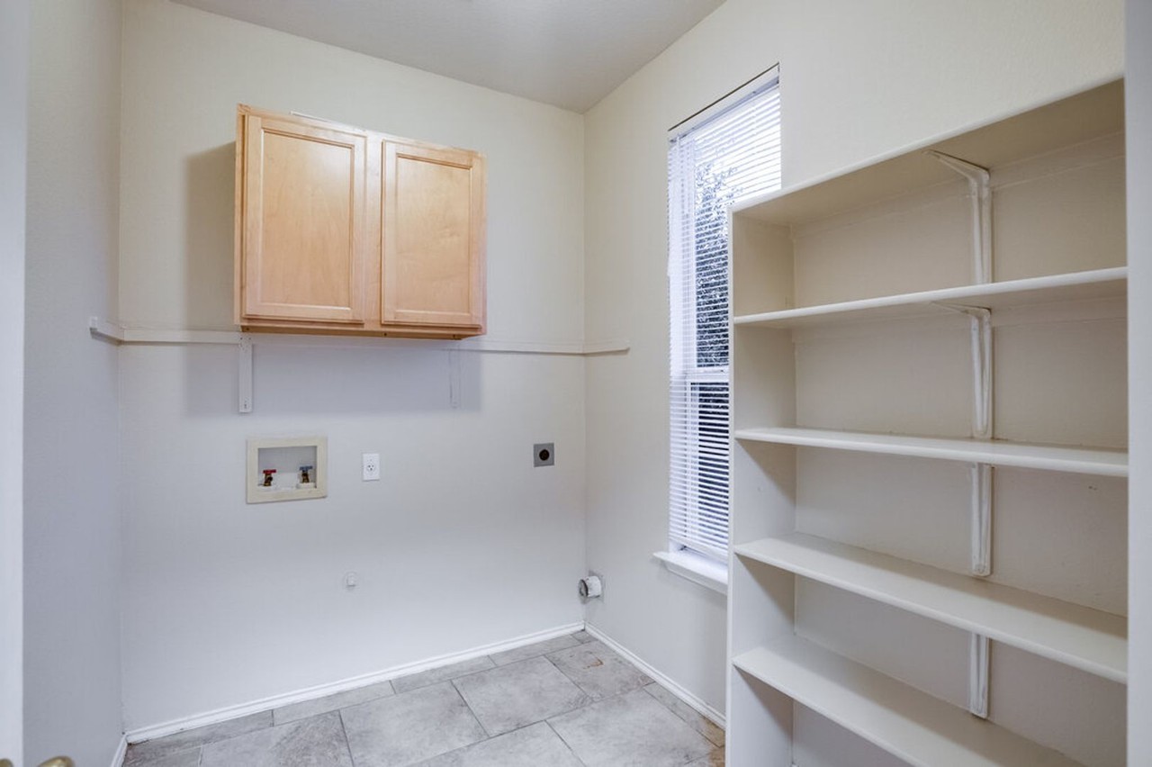 201 Creek Ledge Dr - Photo 7 of 20