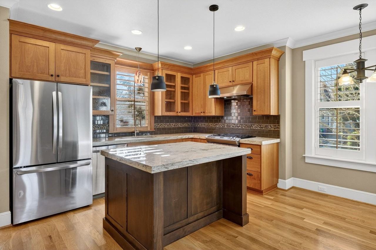 100 Ne Ivy St - Photo 2 of 46