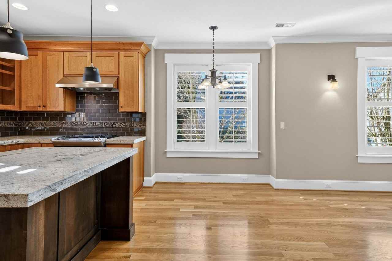 100 Ne Ivy St - Photo 3 of 46