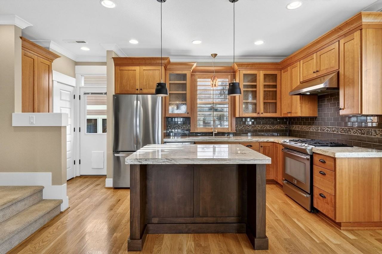 100 Ne Ivy St - Photo 7 of 46