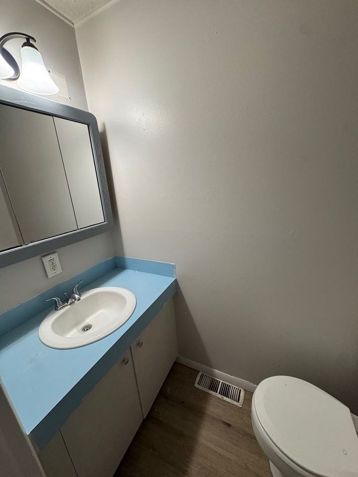 1008 Reed Rd - Photo 5 of 8