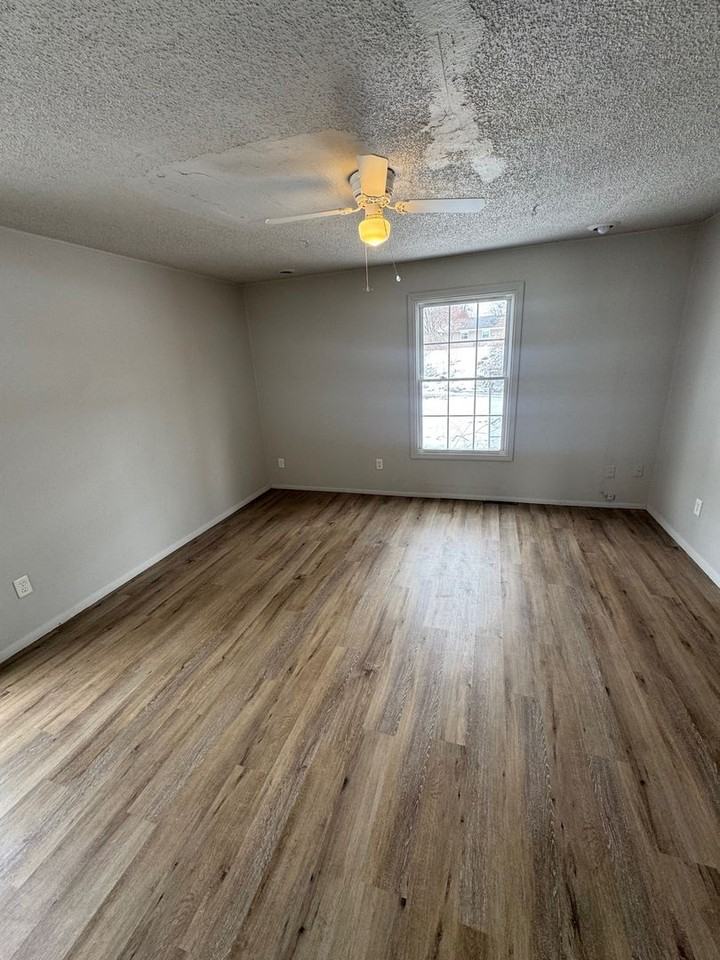 1008 Reed Rd - Photo 7 of 8