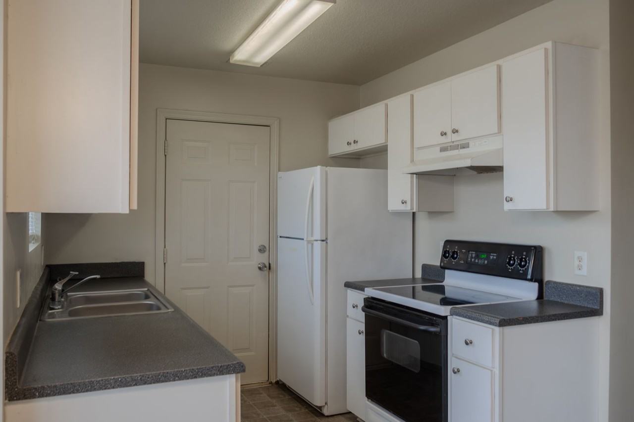 5005 Scotch Pine Ave - Photo 2 of 15