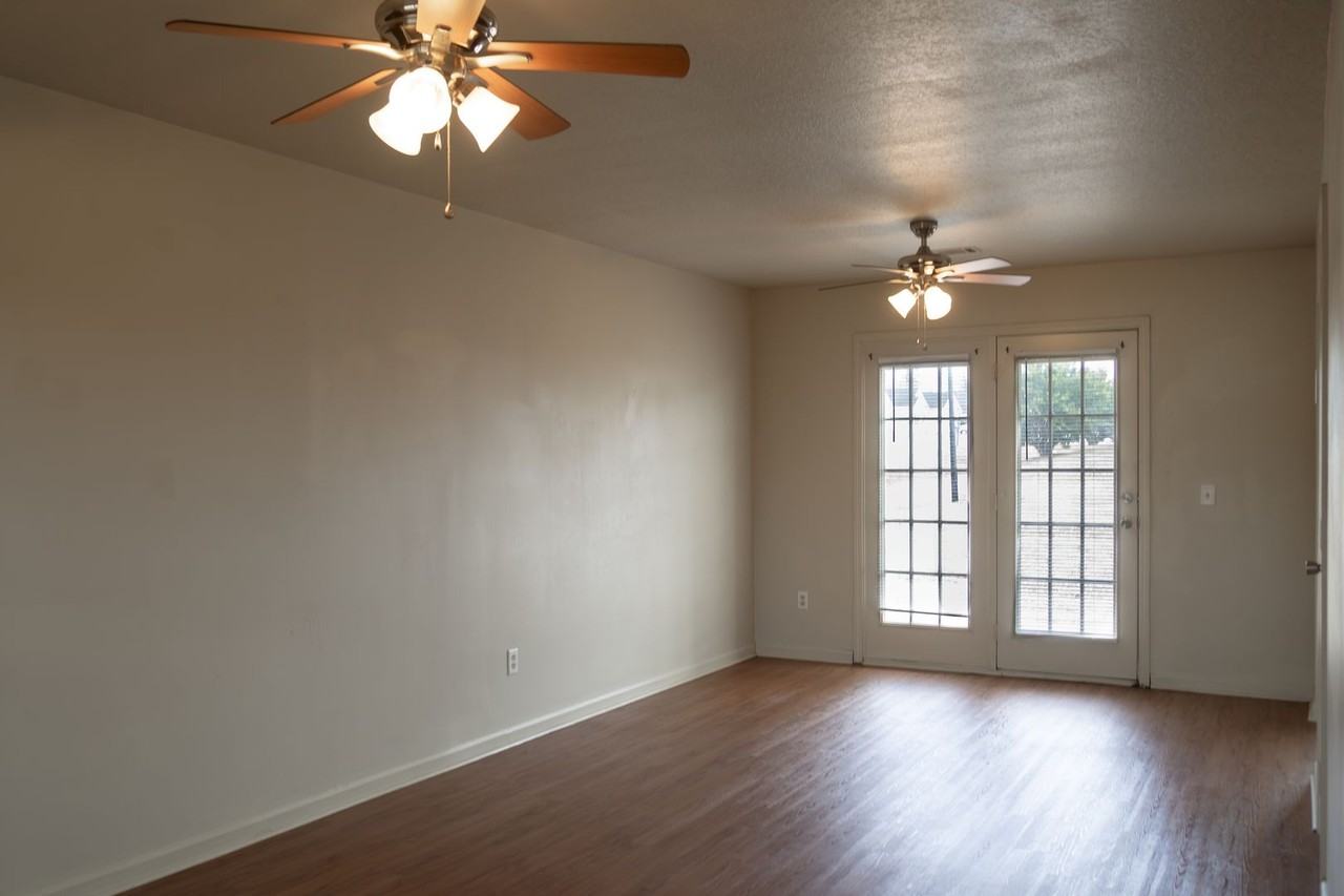 5005 Scotch Pine Ave - Photo 7 of 15