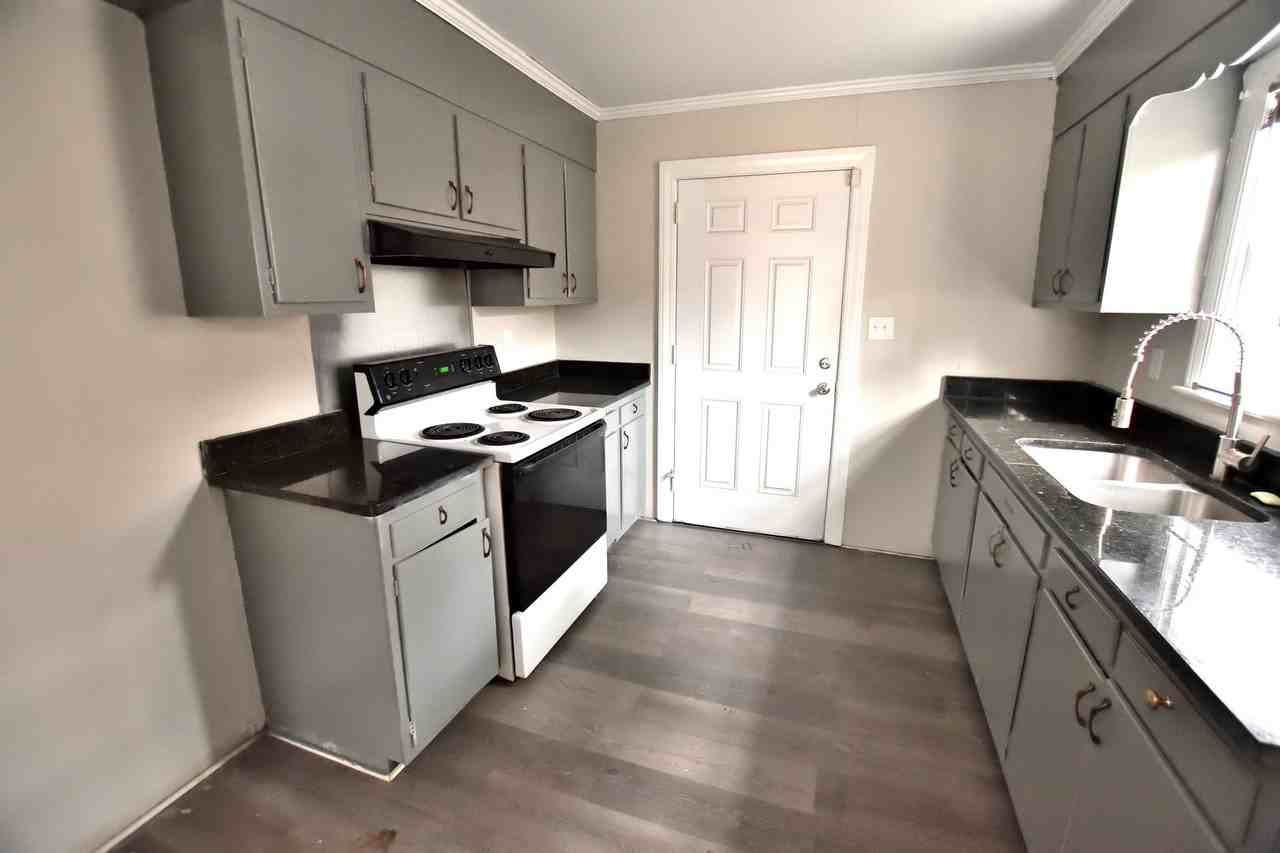 227 Clayton St - Photo 5 of 14