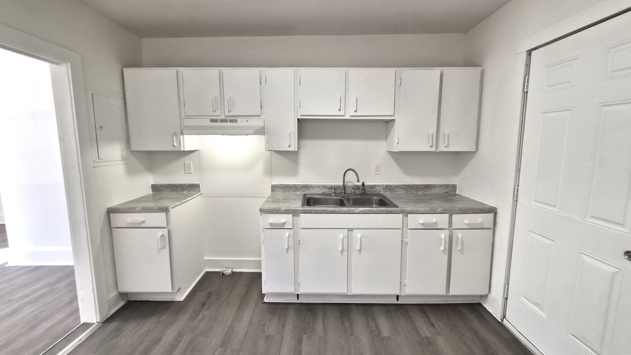 423 Robney Dr - Photo 2 of 9