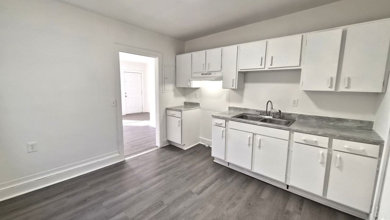 423 Robney Dr - Photo 3 of 9