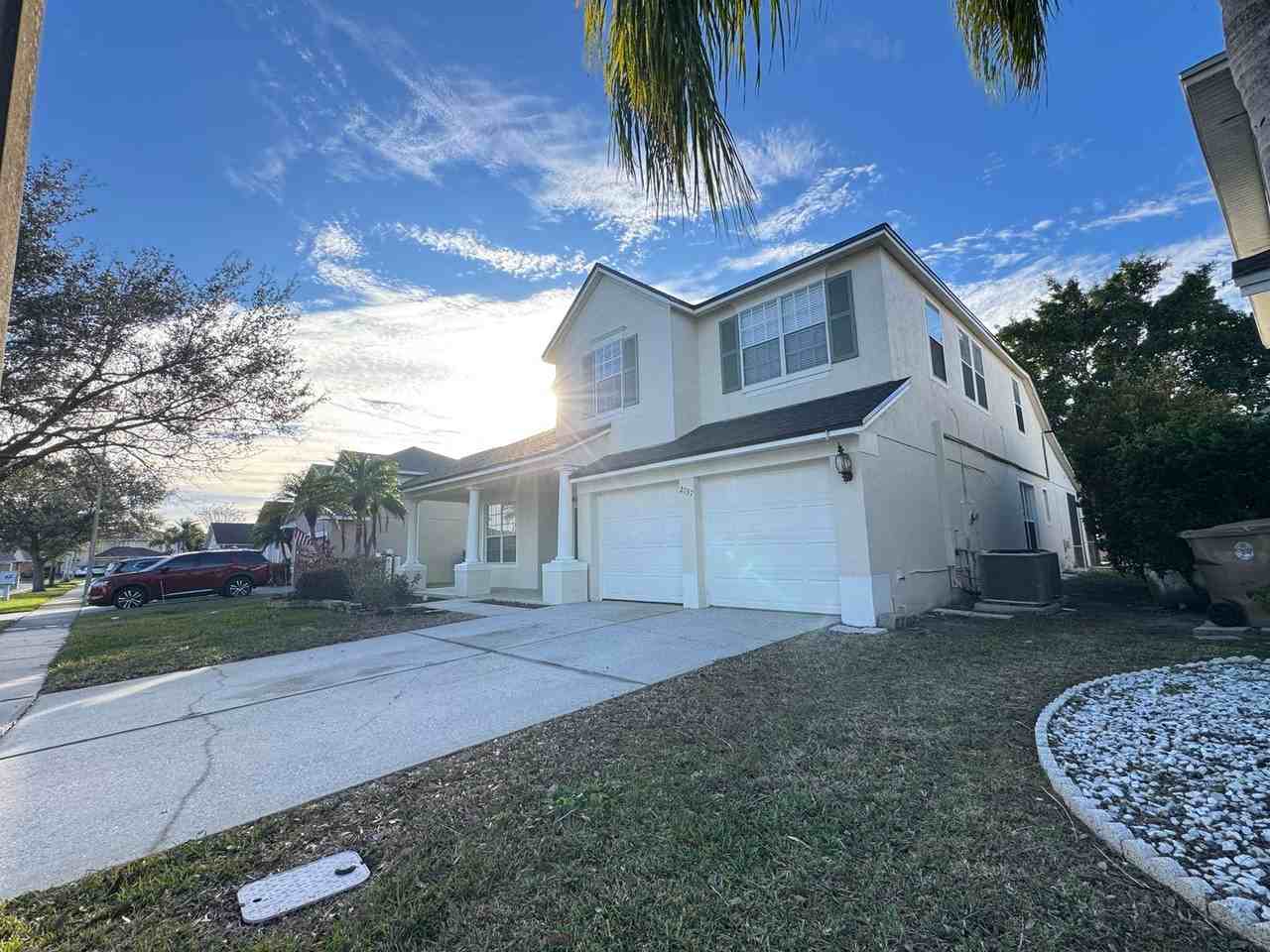 2737 Scarborough Dr - Photo 2 of 50