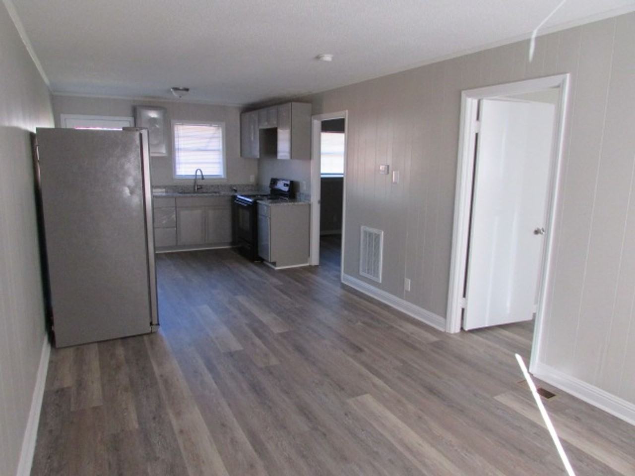 611 Elaine St - Photo 2 of 6