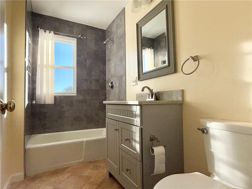 1037 Cass Ave - Photo 6 of 15