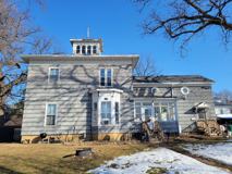 315 E Maple St - Photo 1 of 1