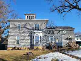 featured image of 315 E Maple St