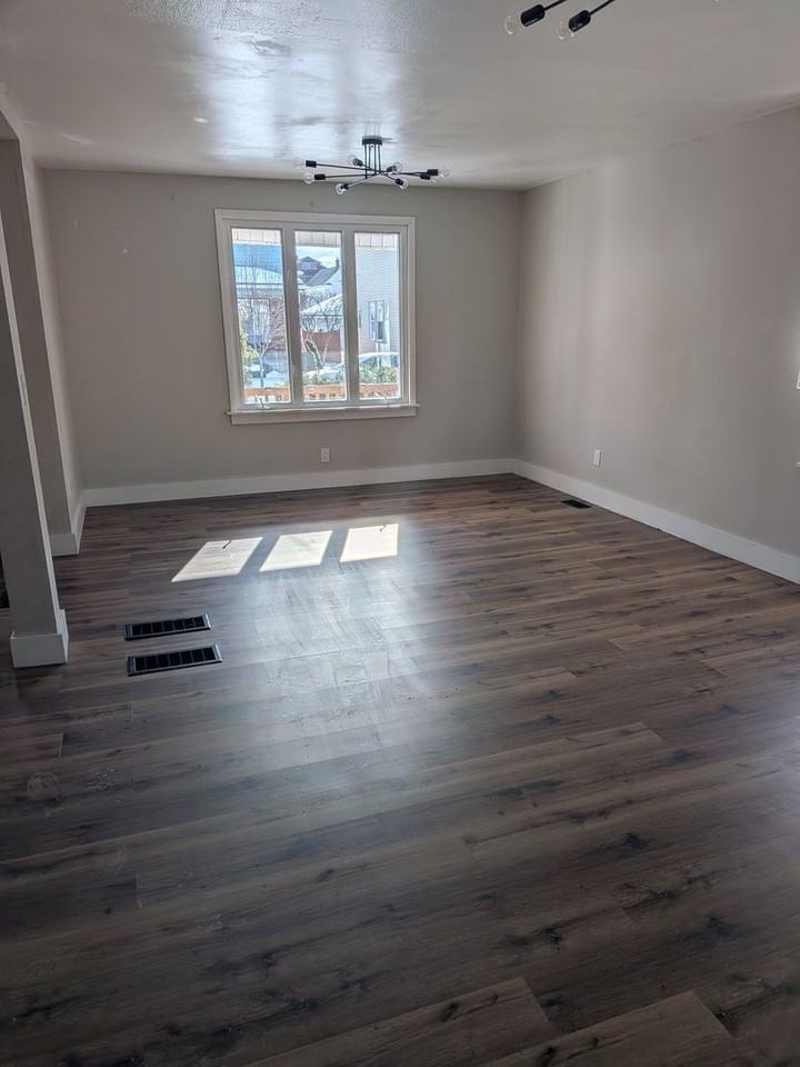 1043 Meade Ave - Photo 2 of 15