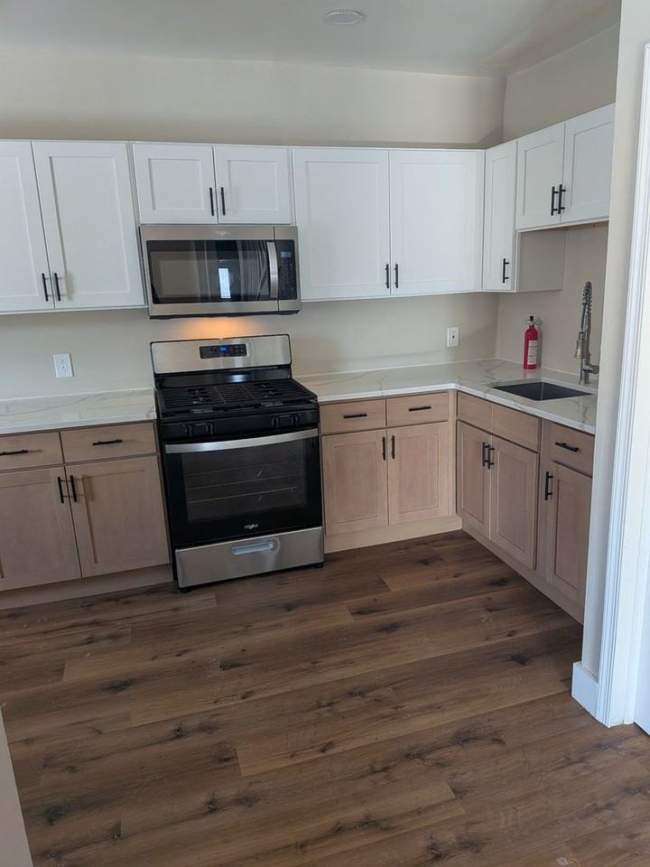 1043 Meade Ave - Photo 5 of 15