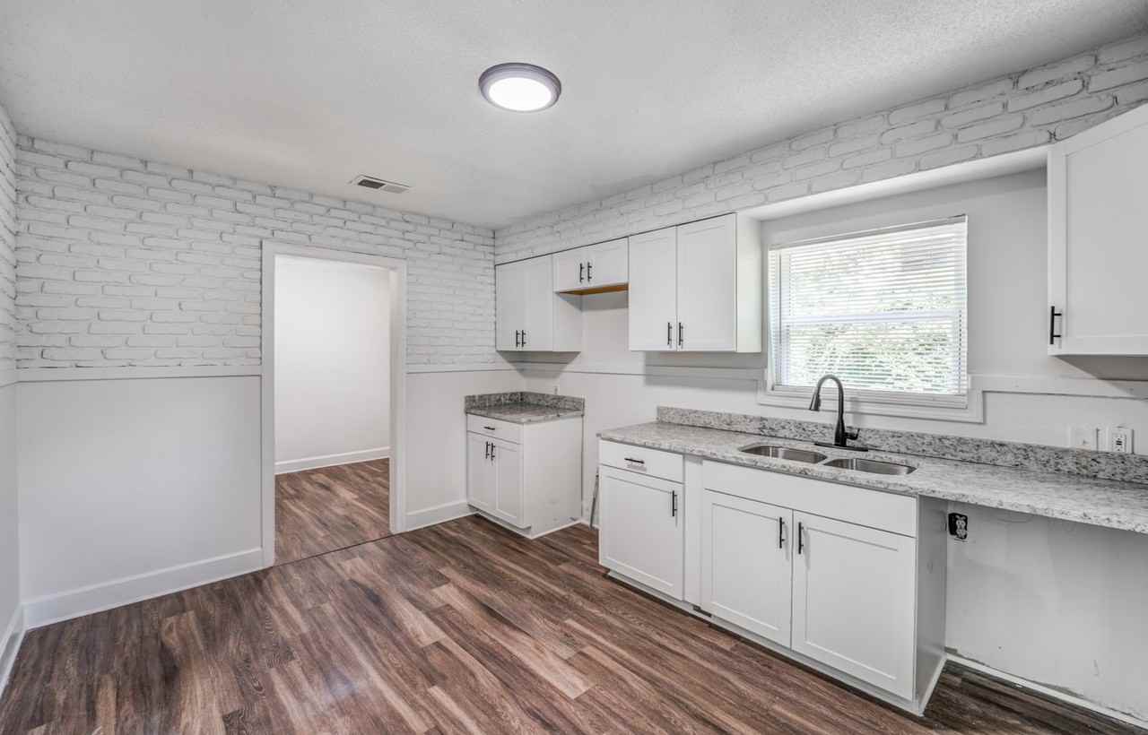 1473 Oberle Ave - Photo 5 of 17