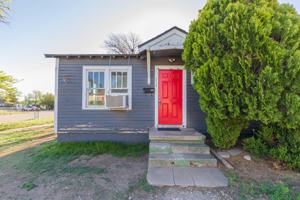 featured image of 821 S Travis St #2