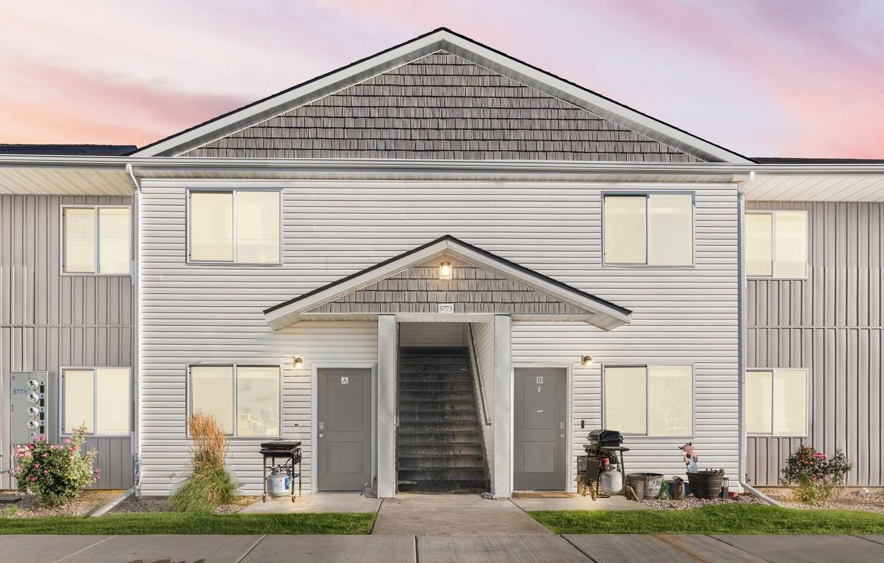 5741 S 5th Ave #D - Photo 3 of 43