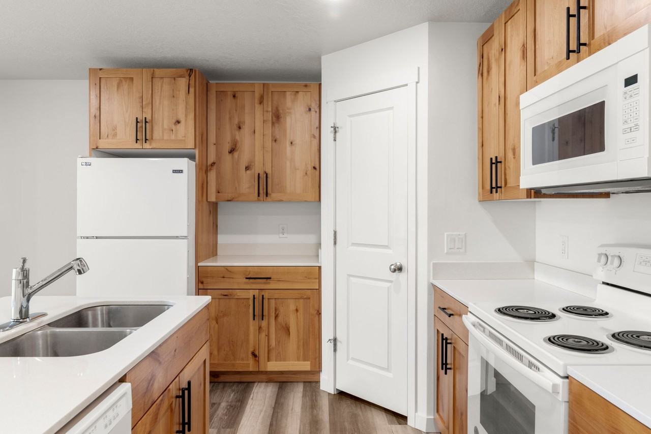 5741 S 5th Ave #D - Photo 6 of 43