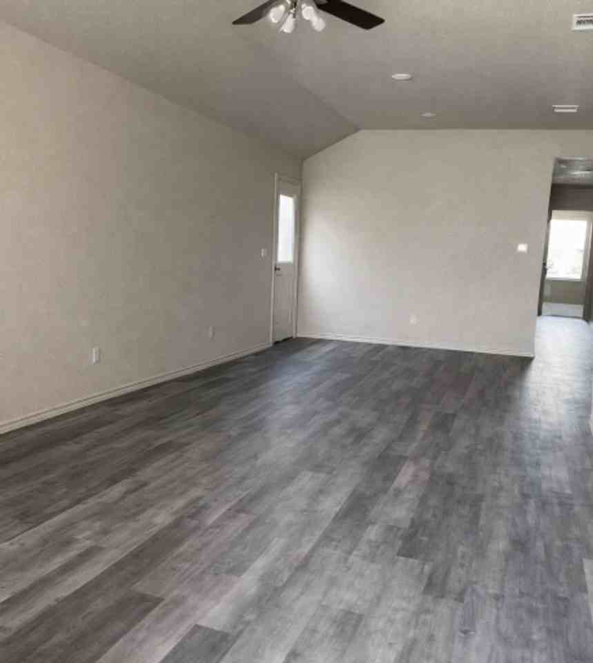 3211 Stonewall Dr #B - Photo 4 of 4